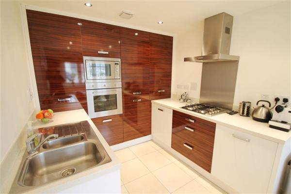 Sparrowhawk Way, Jennett