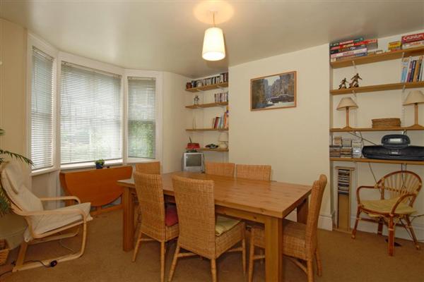 Mid-Terrace House, 4 bedrooms, Freehold
