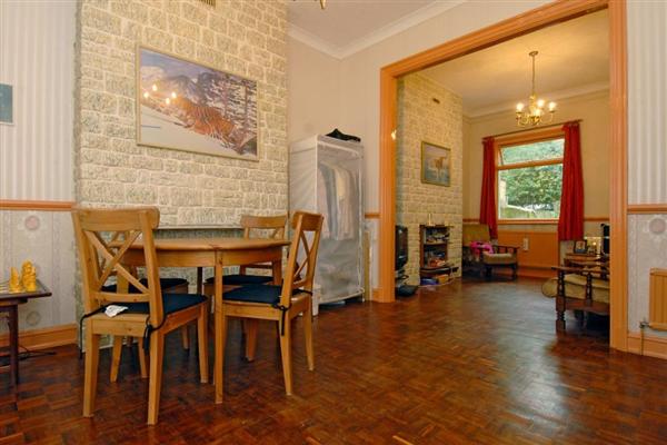 Mid-Terrace House, 4 bedrooms, Freehold
