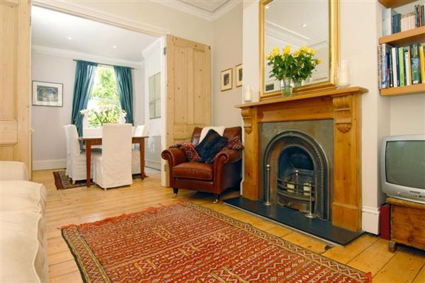 Mid-Terrace House, 3 bedrooms, Freehold