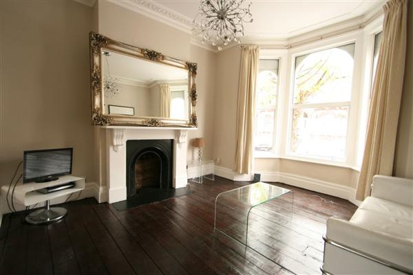 Mid-Terrace House, 5 bedrooms, Freehold