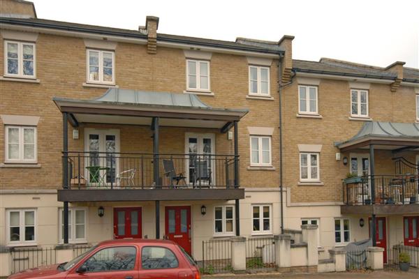 Mid-Terrace House, 4 bedrooms, Freehold