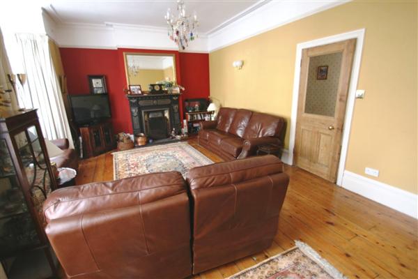 Semi-Detached House, 7 bedrooms