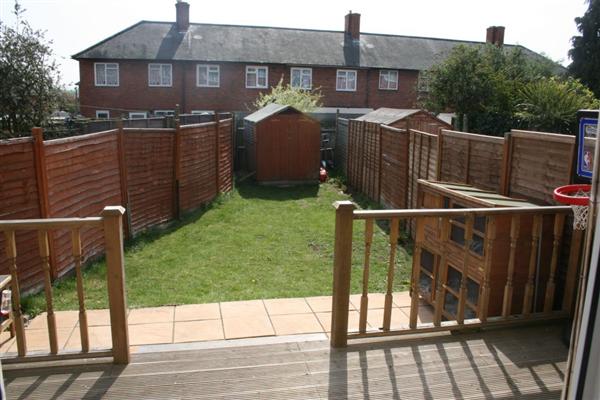 Mid-Terrace House, 4 bedrooms, Freehold
