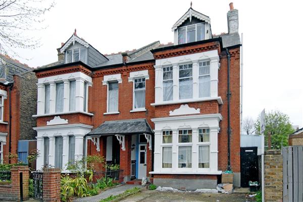 Semi-Detached House, 6 bedrooms, Freehold