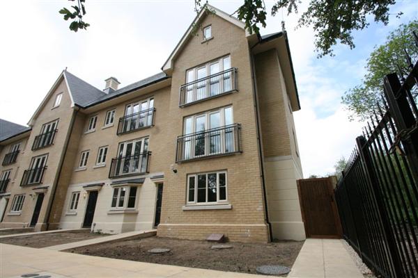 Semi-Detached House, 5 bedrooms