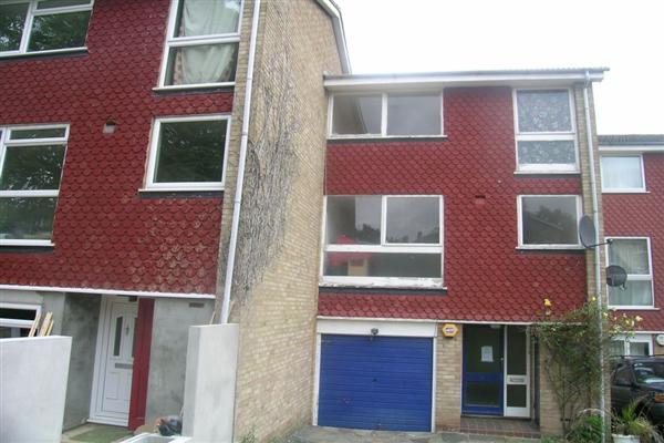 Mid-Terrace House, 3 bedrooms, Freehold