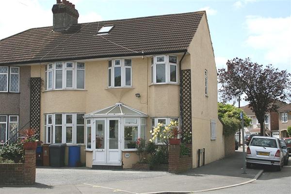 Semi-Detached House, 5 bedrooms, Freehold