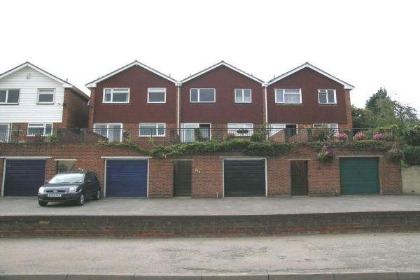 Mid-Terrace House, 3 bedrooms, Freehold