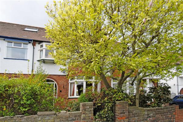 Mid-Terrace House, 4 bedrooms, Freehold