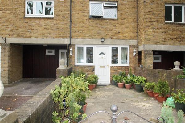 Mid-Terrace House, 4 bedrooms, Freehold