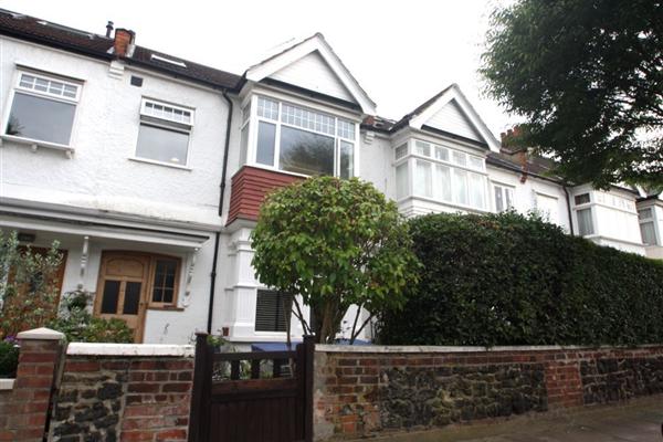 Mid-Terrace House, 5 bedrooms, Freehold
