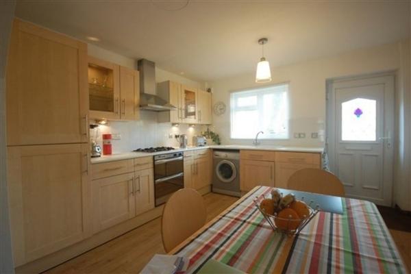 Mid-Terrace House, 4 bedrooms, Freehold