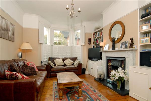 Mid-Terrace House, 4 bedrooms, Freehold