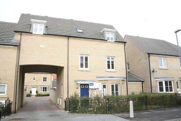 Mid-Terrace House, 4 bedrooms, Freehold