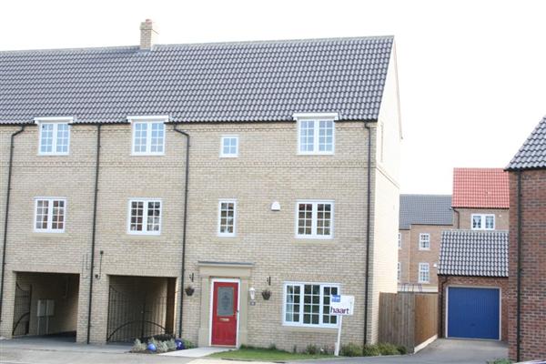 Semi-Detached House, 5 bedrooms, Freehold