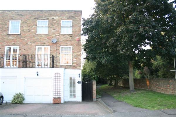 End-of-Terrace House, 4 bedrooms, Freehold