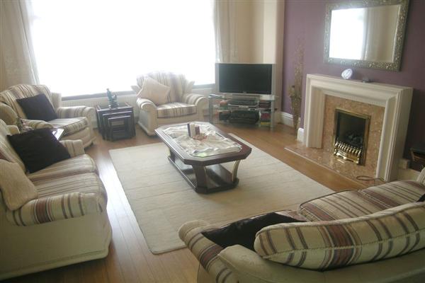 Mid-Terrace House, 3 bedrooms, Freehold