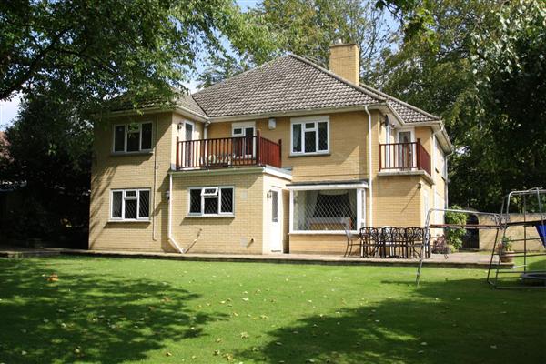 Detached House, 6 bedrooms, Freehold