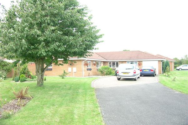 Bungalow, 5 bedrooms, Freehold