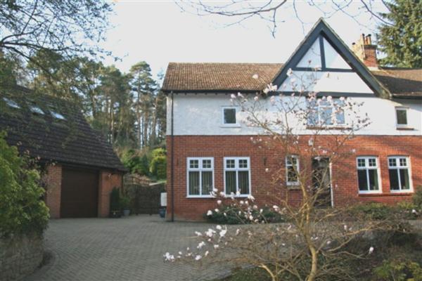 Semi-Detached House, 4 bedrooms