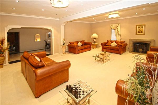 Detached House, 6 bedrooms