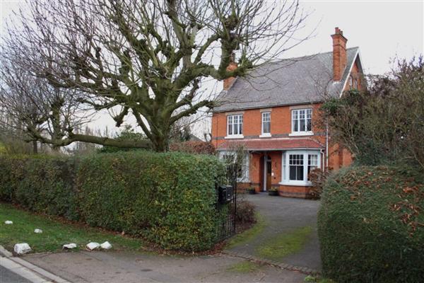 Detached House, 8 bedrooms, Freehold