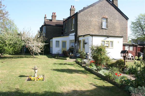 End-of-Terrace House, 4 bedrooms, Freehold