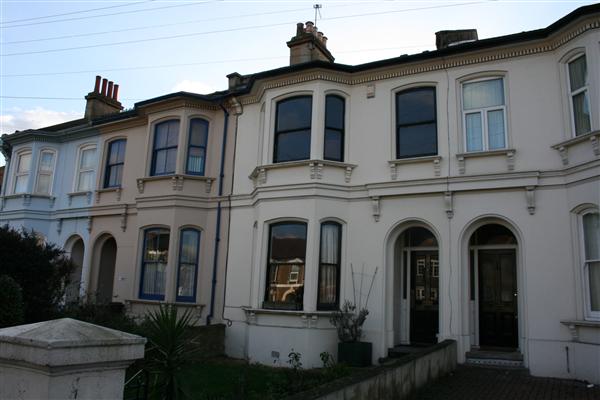 Mid-Terrace House, 4 bedrooms, Freehold