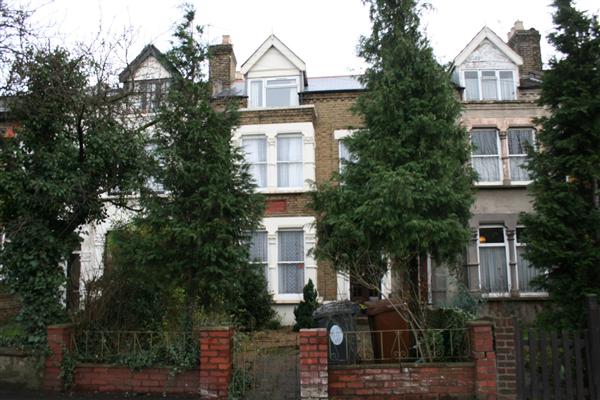 Mid-Terrace House, 5 bedrooms, Freehold