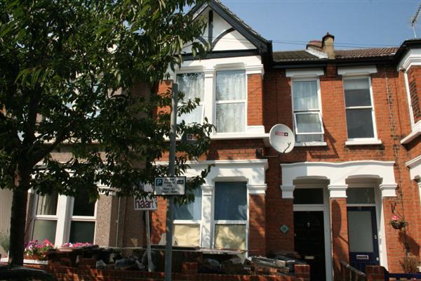 Mid-Terrace House, 4 bedrooms, Freehold