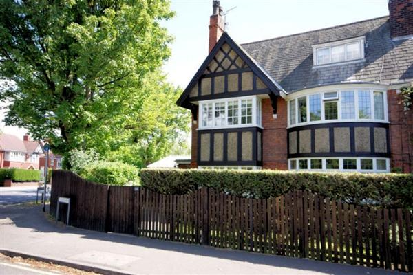 Semi-Detached House, 5 bedrooms