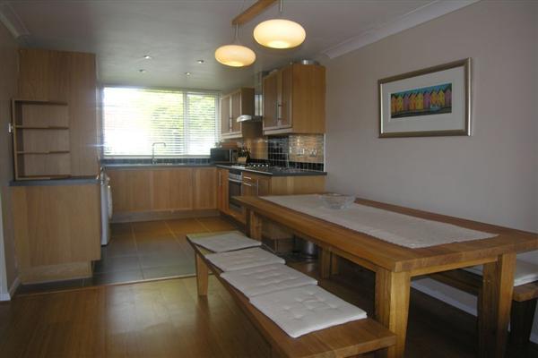 Mid-Terrace House, 3 bedrooms, Freehold