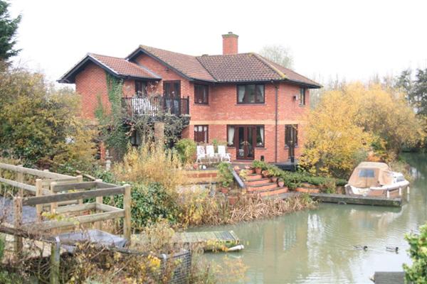 Detached House, 4 bedrooms, Freehold