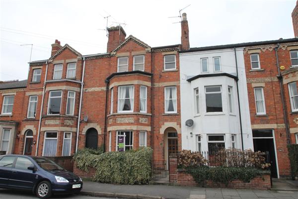 Mid-Terrace House, 5 bedrooms, Freehold
