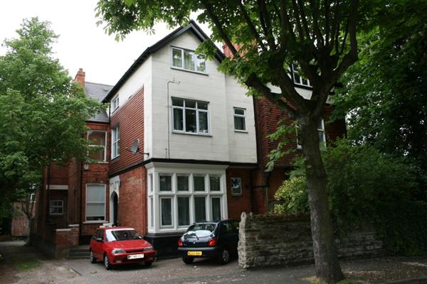 Flat / Apartment, 8 bedrooms, Freehold
