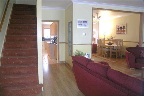 Mid-Terrace House, 3 bedrooms, Freehold