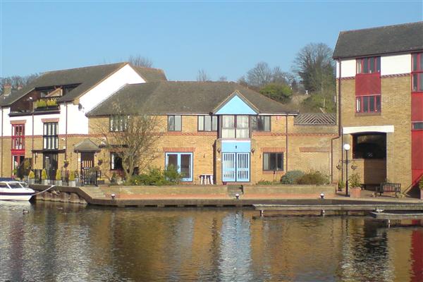 End-of-Terrace House, 3 bedrooms, Freehold