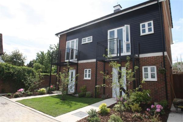 Semi-Detached House, 3 bedrooms, Freehold