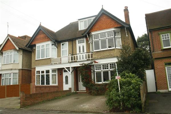 Semi-Detached House, 6 bedrooms