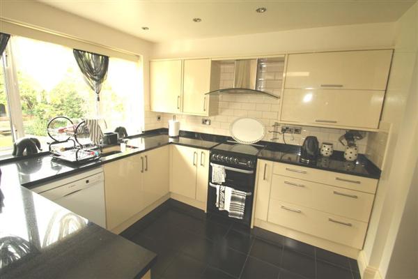 Semi-Detached House, 4 bedrooms