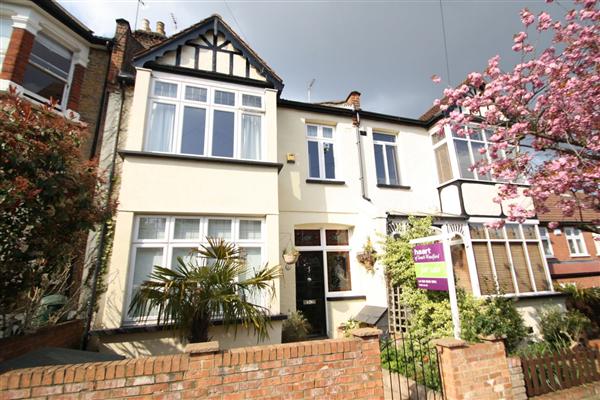 Mid-Terrace House, 5 bedrooms, Freehold