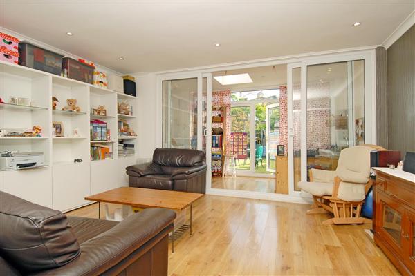 Mid-Terrace House, 3 bedrooms, Freehold