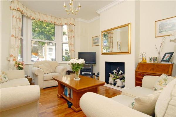 Mid-Terrace House, 4 bedrooms, Freehold