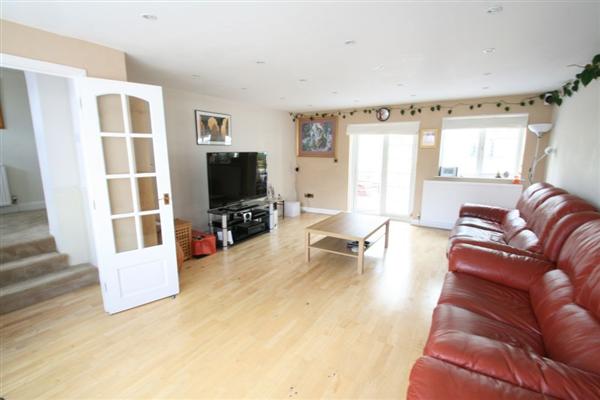 Semi-Detached House, 4 bedrooms