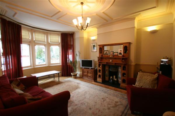Semi-Detached House, 5 bedrooms
