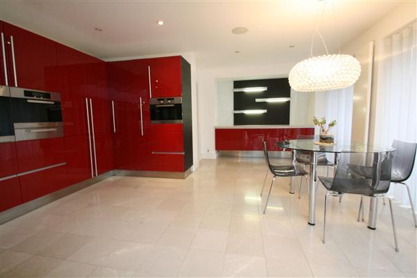 Detached House, 6 bedrooms