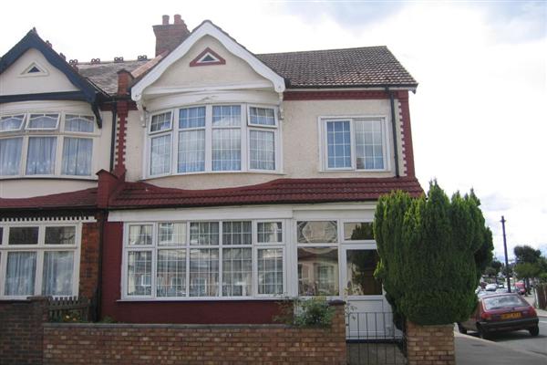 Mid-Terrace House, 4 bedrooms, Freehold