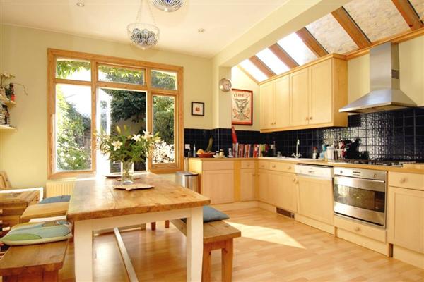 Mid-Terrace House, 3 bedrooms, Freehold
