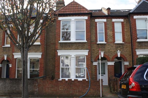 Mid-Terrace House, 4 bedrooms, Freehold